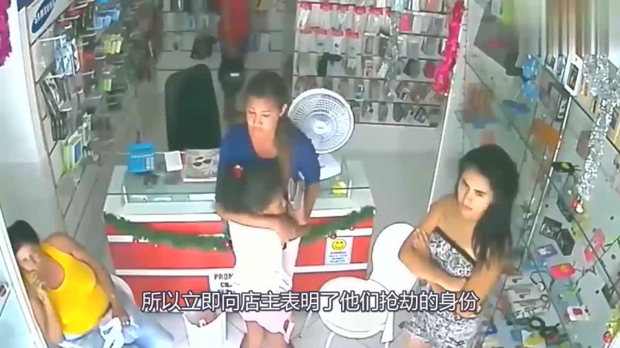 90后女店主直播给鸡屁股拔毛火了