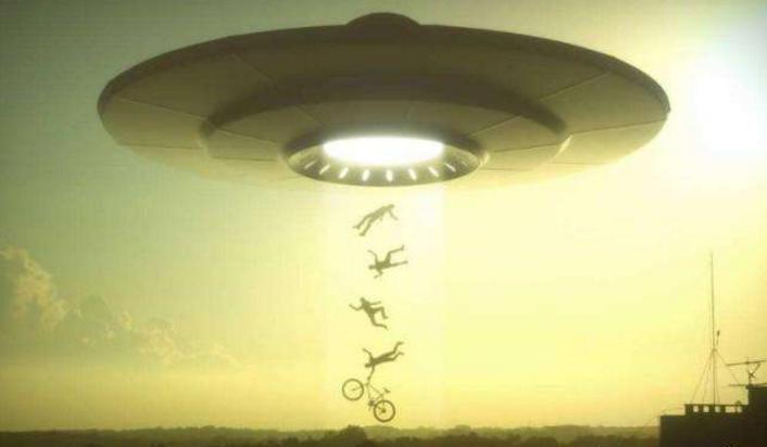 美国疑出现可变形UFO盘旋15分钟