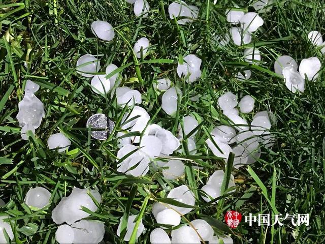 北京白天超30℃晚间为何下冰雹