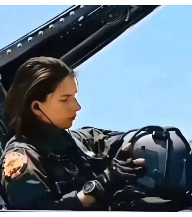 驾歼10C抗敌的巴“女战神”存在吗