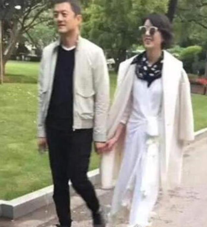 李亚鹏妻子自曝没钱 从大平层换小房