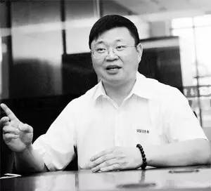 蔡磊用眼控仪和儿子交流围棋：科技如何让亲情跨越障碍？