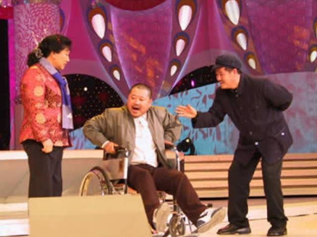 单依纯刚开场就演小品