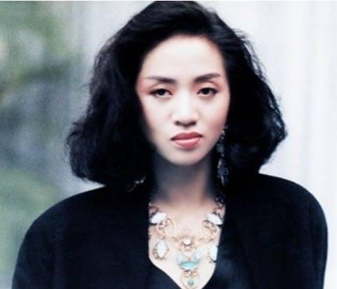 女星父亲：百万耳环非正品 我没贪污