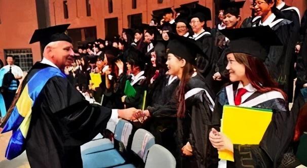 留学生美国开公交40小时赚5600元