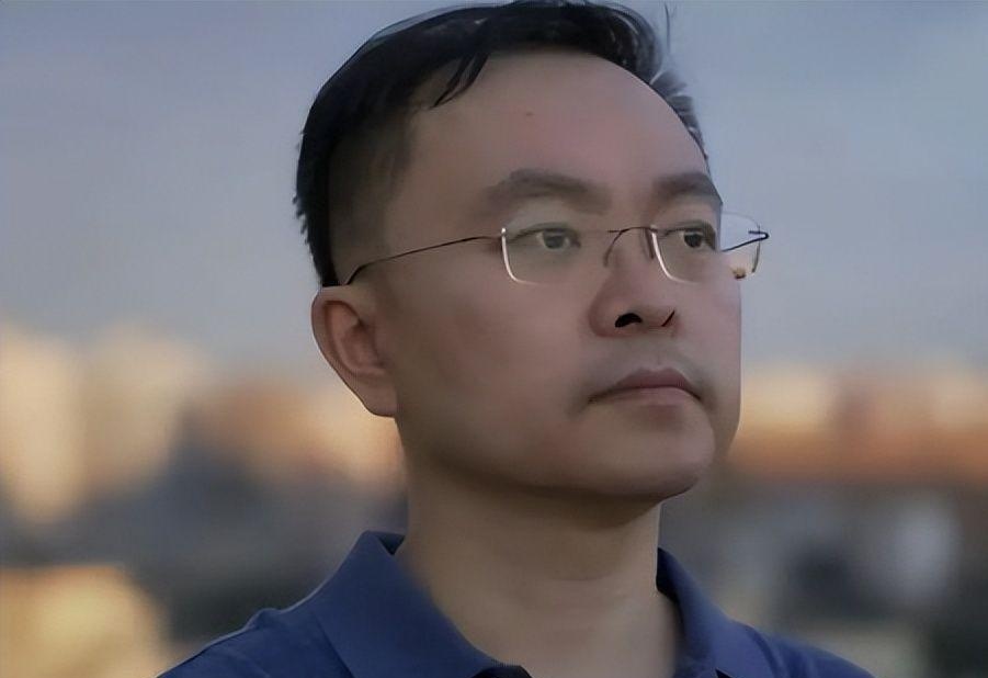 蔡磊用眼控仪打字