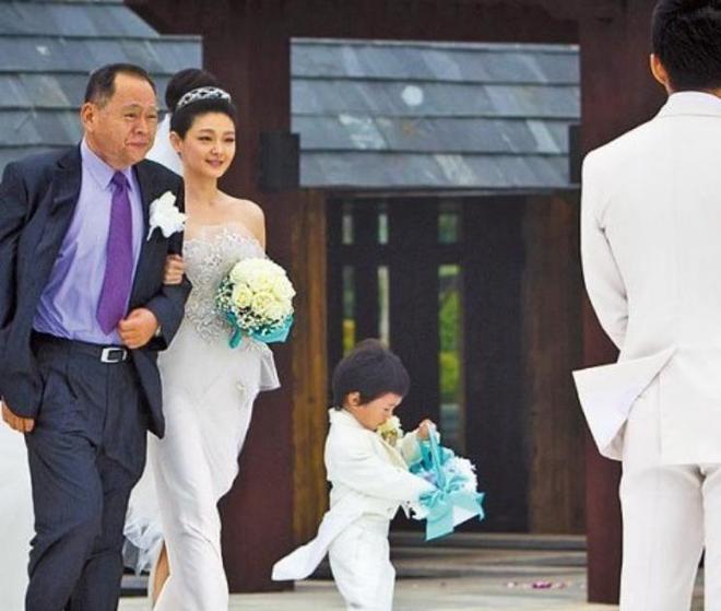 张兰绯闻男友现身汪小菲婚礼