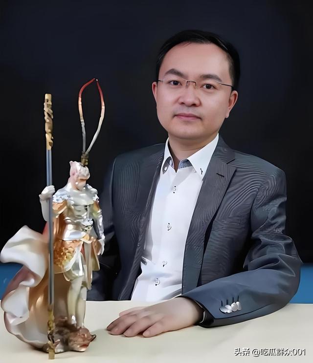 蔡磊用眼控仪打字