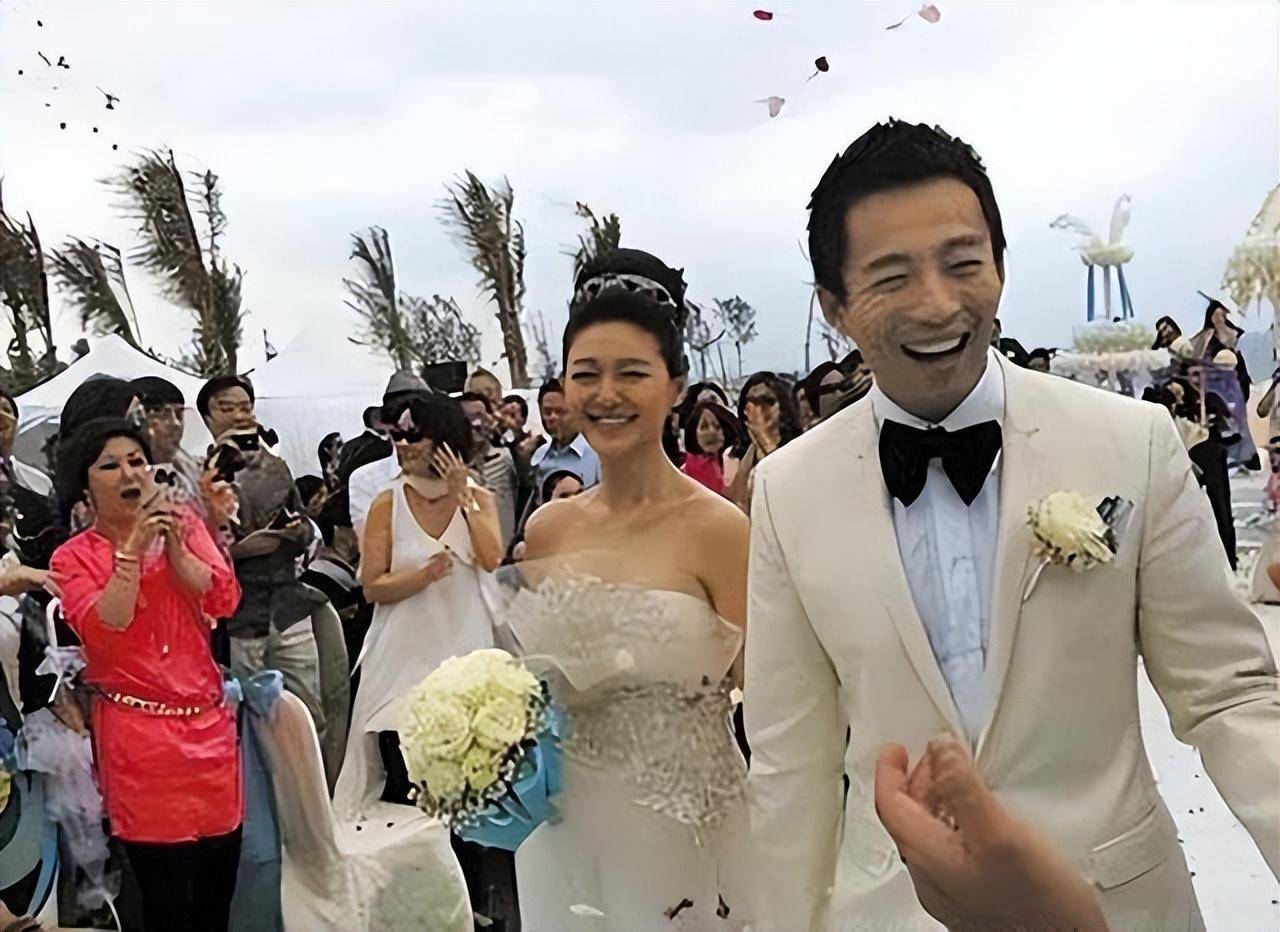 汪小菲两次结婚都刮大风