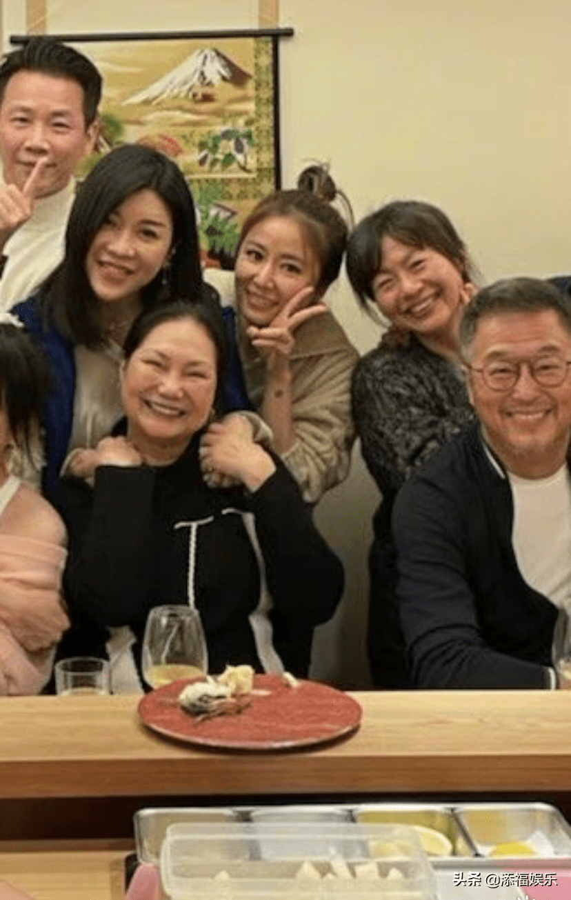 汪小菲四合院举办婚礼 保安门口把守