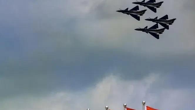 央视证实：歼-10CE一举击落多架战机，中国空军实力再创新高！
