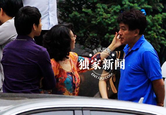 朱时茂现身汪小菲婚礼 遇记者速逃离