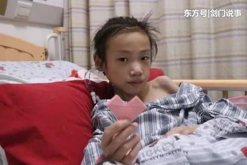 12岁女孩暴增25斤
