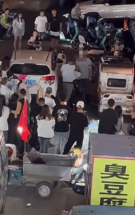 震惊！山东一男子被曝车内死亡 警方回应引发热议