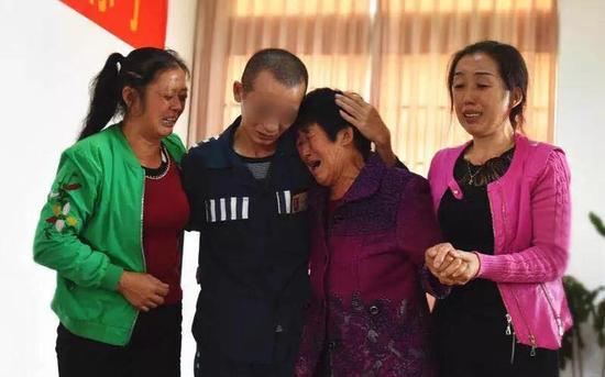 女子服刑10年将出狱：父母已病逝
