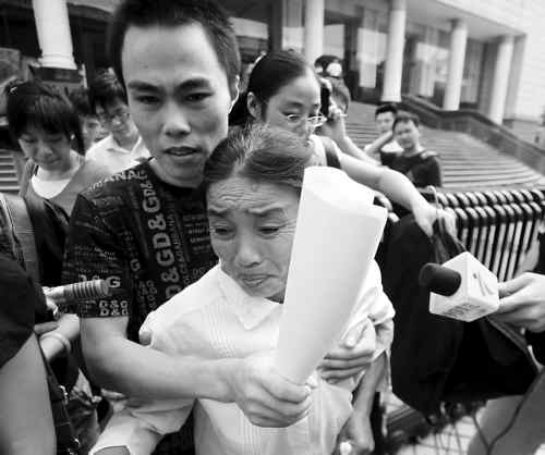 母子错过航班大闹机场称耽误考公
